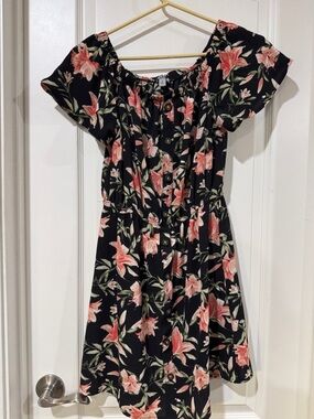 Women’s Black One-Shoulder Floral Dress with Pink Lily Print / AA47